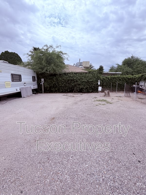 3314 East Benson Highway – photo 1 of 2