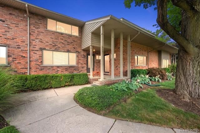 975 N Old Woodward Avenue – photo 1