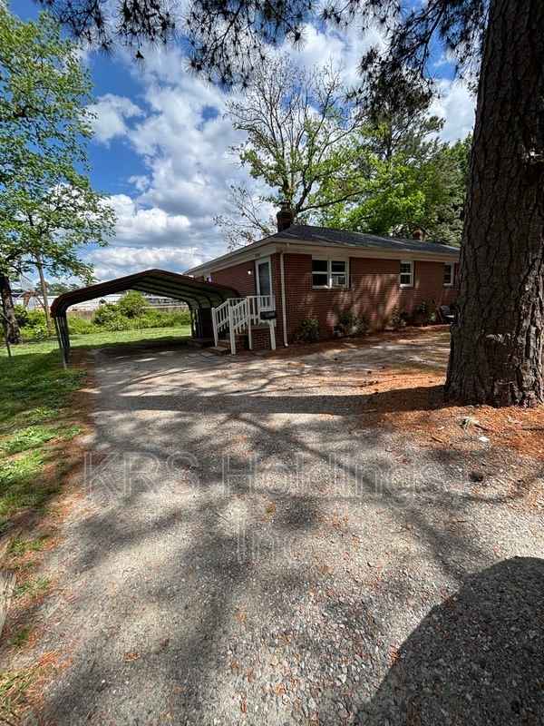 5226 Collindale Rd – photo 1 of 9
