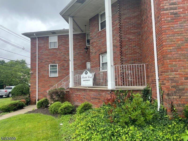 281 Bloomfield Ave – photo 1 of 182