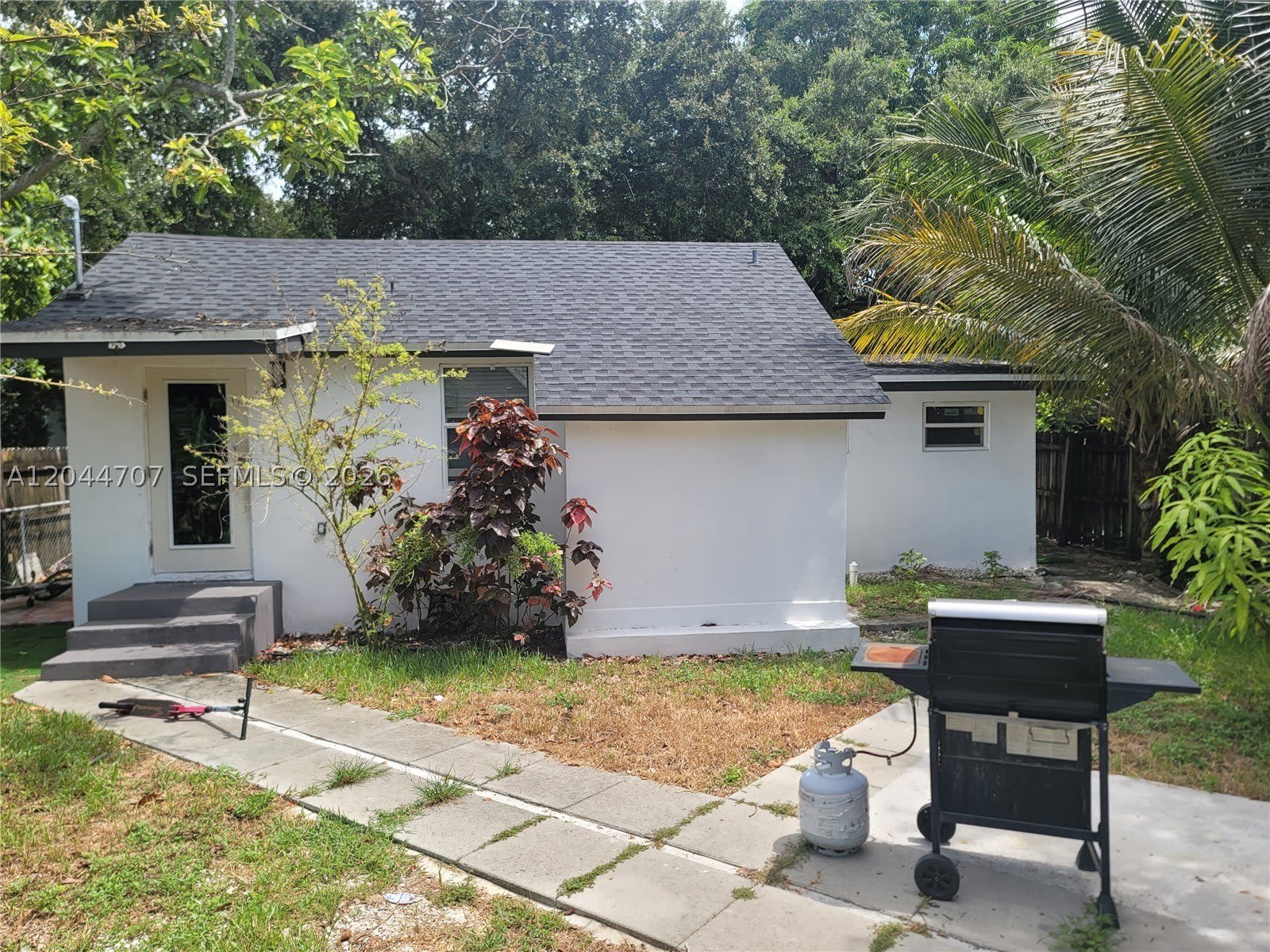 512 NW 96th St – photo 1