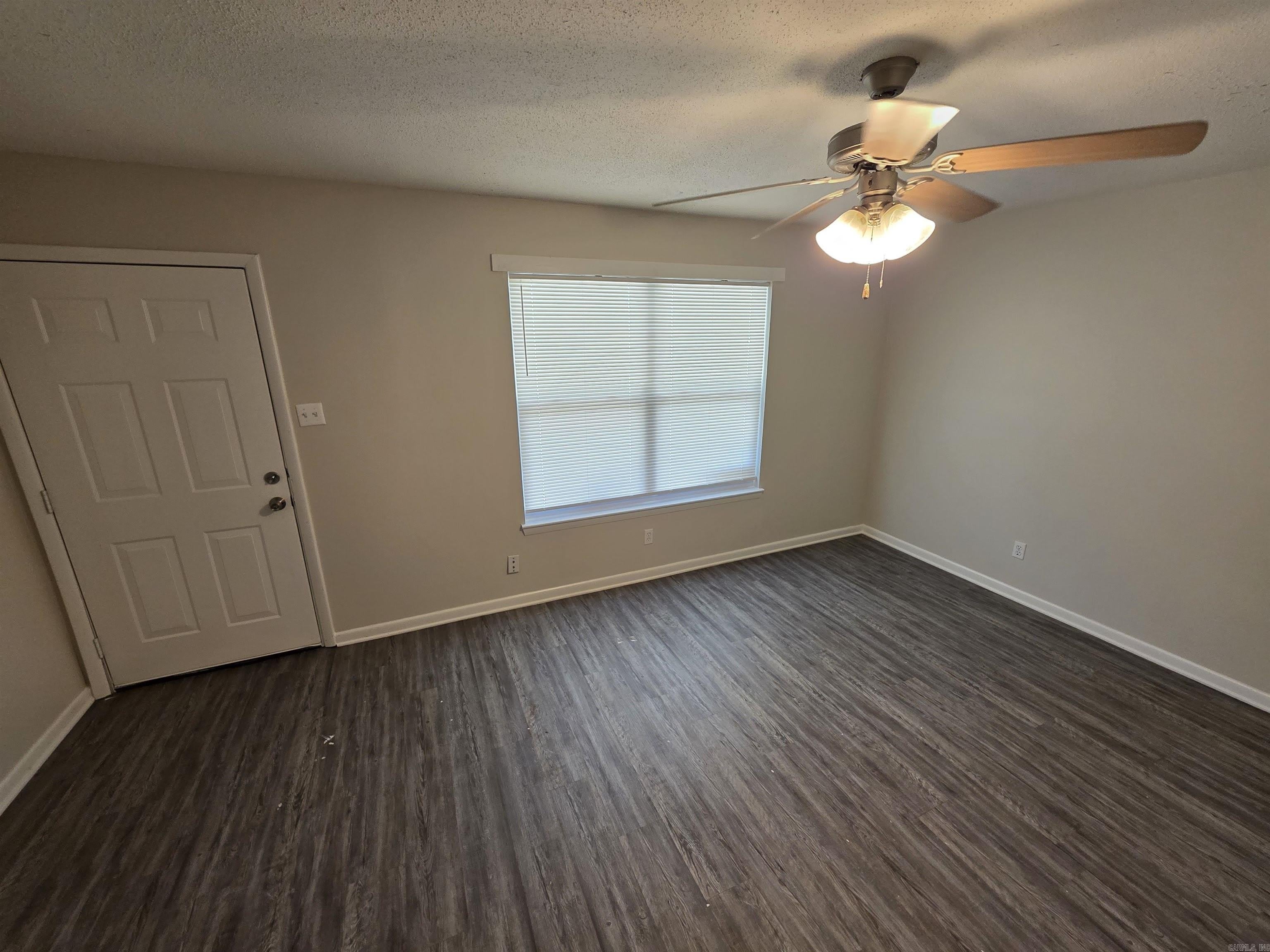 23 E Laramie Drive – photo 1 of 11