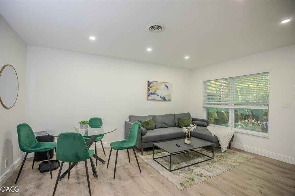 19 NE 16th Street – photo 1