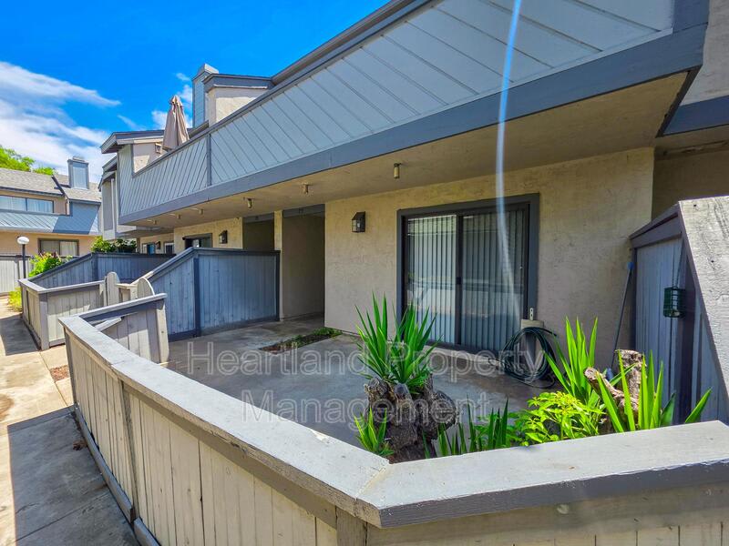 2135 East Valley Parkway – photo 1