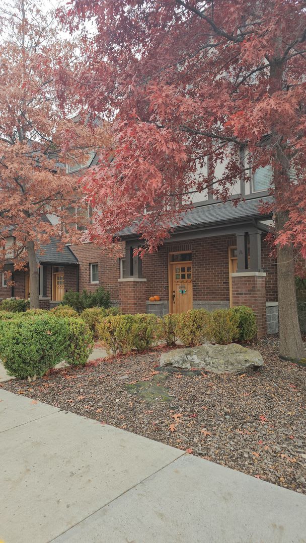 715 NE Oak St. B – photo 1