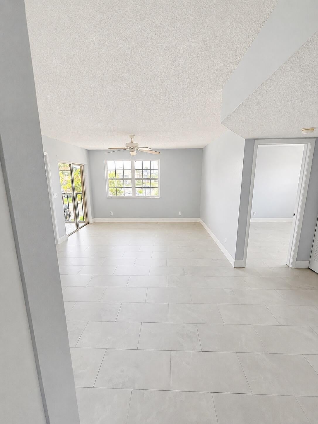 1560 SE ROYAL GREEN Circle – photo 1