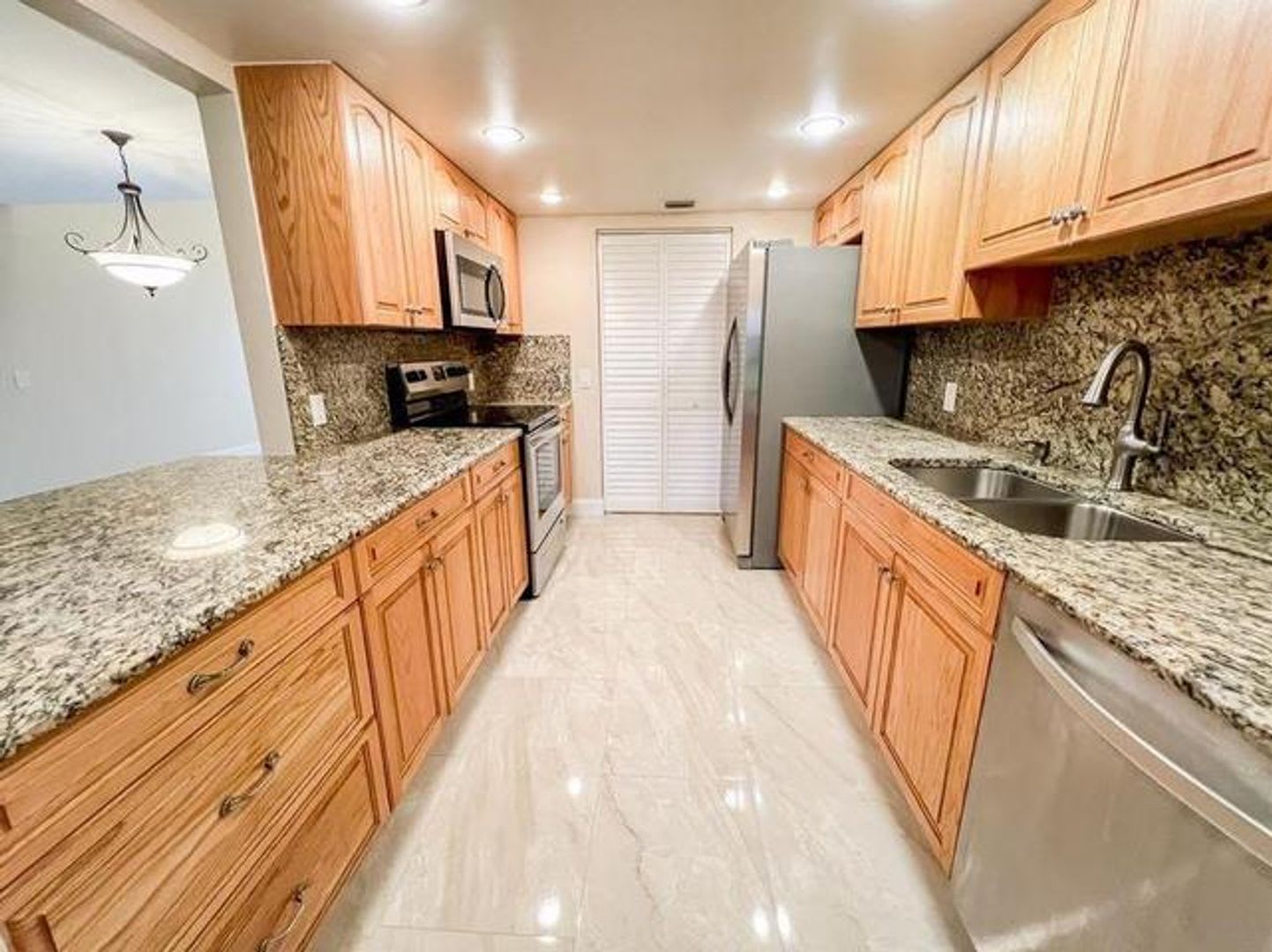 10740 S Golfview Drive, Pembroke Pines, FL 33026 – photo 1