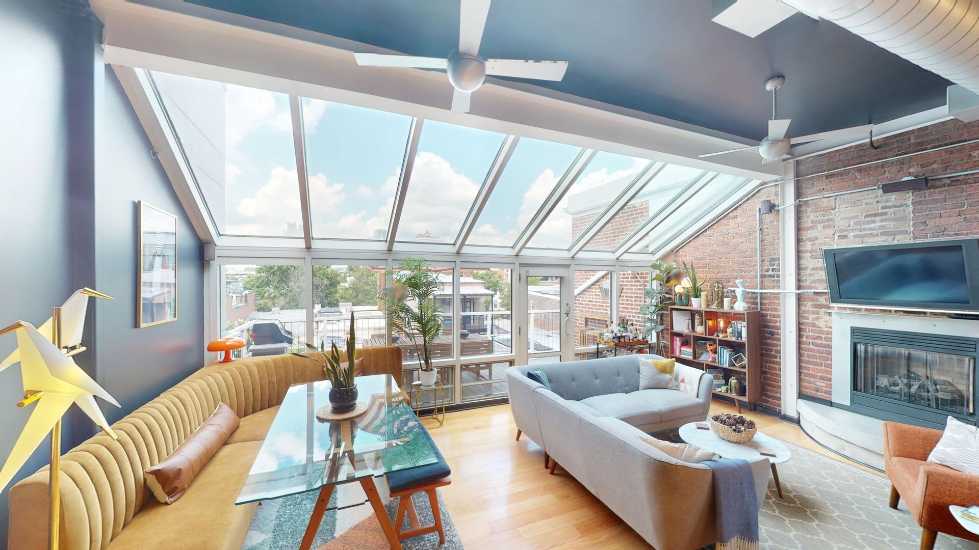 Stunning Penthouse Two Bedroom W Private Balcony Parking Included On Church Street – photo 1