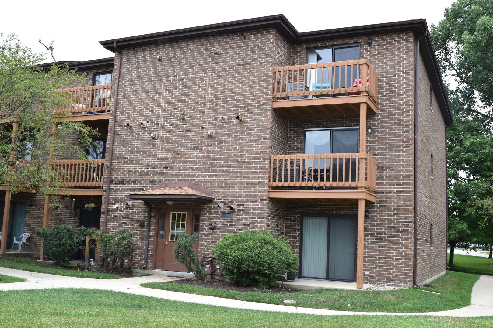 2258 Abbeywood Drive – photo 1 of 12