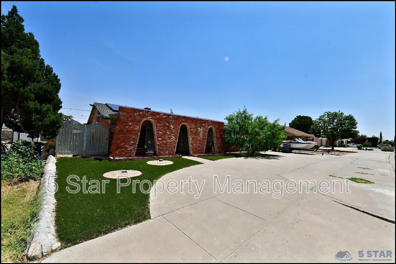 9125 W H Burges Dr – photo 1