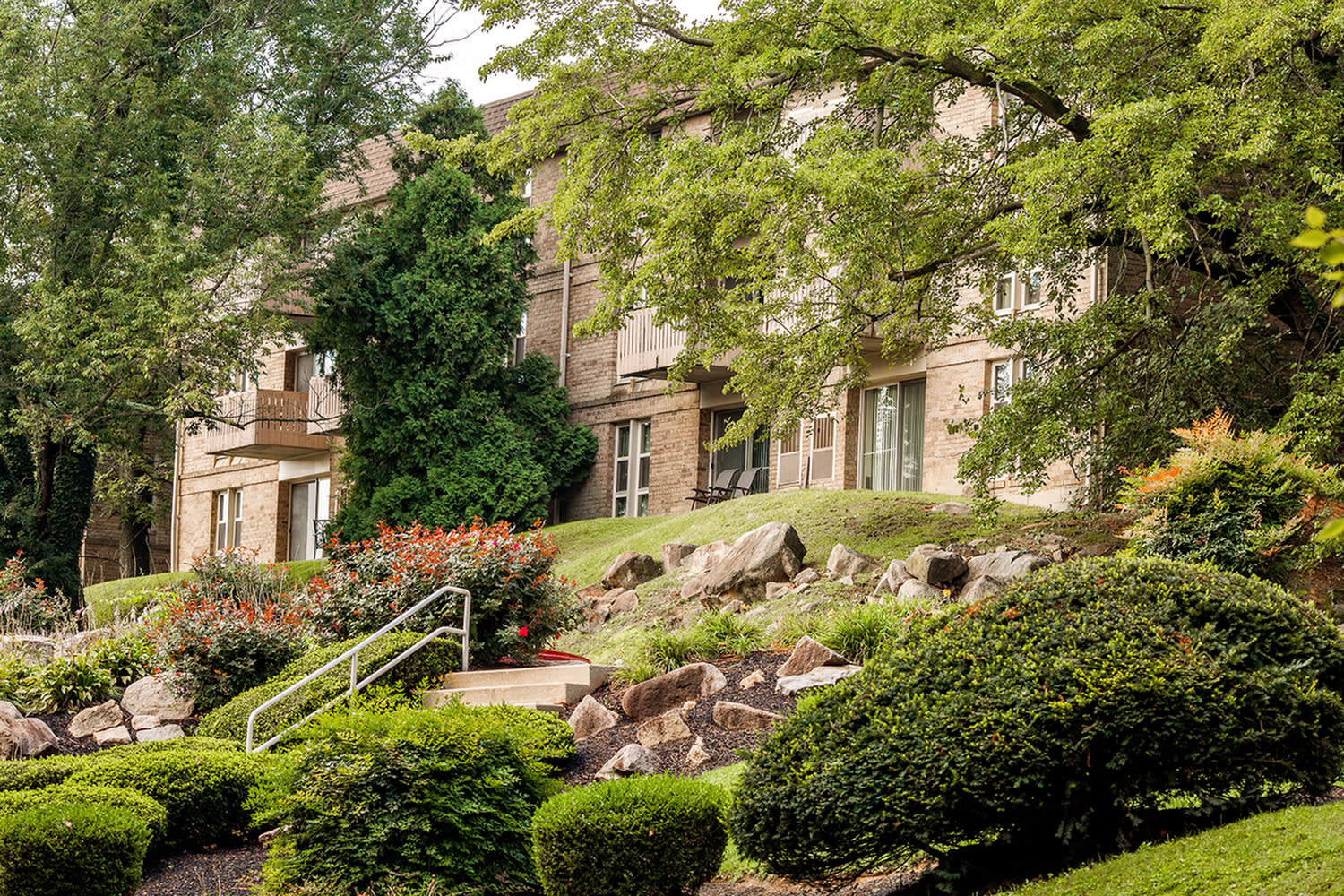 Top Of The Hill Apartments – photo 1