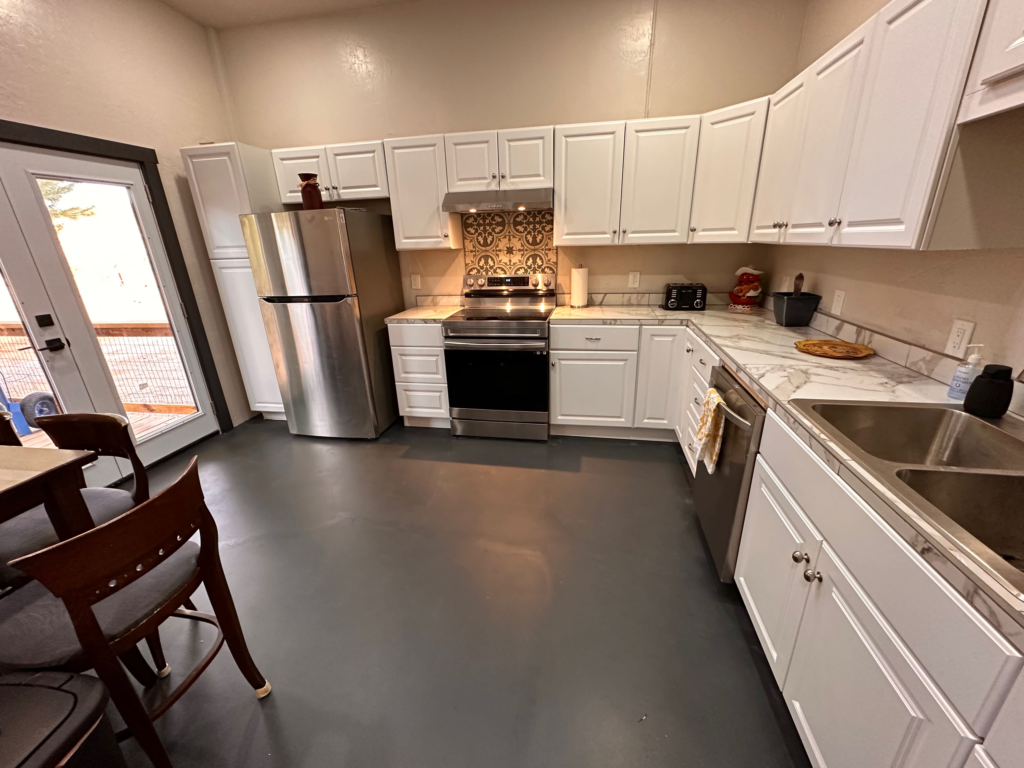 10805 Clover Ln – photo 1 of 12