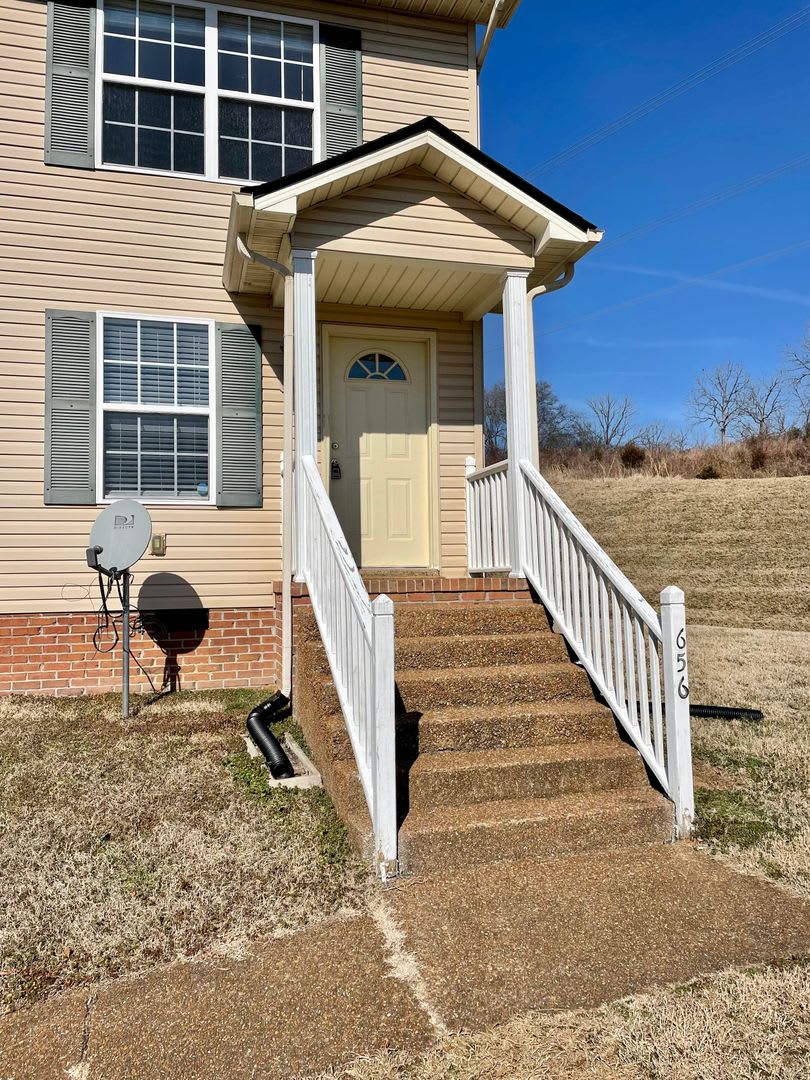 Three Bedroom Spacious Columbia, TN Townhome! – photo 1 of 22