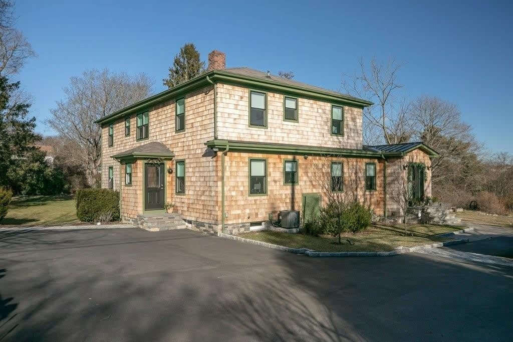 2 E Boulevard – photo 1 of 34