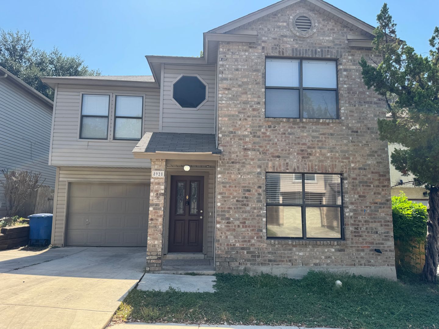 **$1449/MONTH-18 month lease**$1525/MONTH-12 month lease** Single Family Home in Medical Center – photo 1