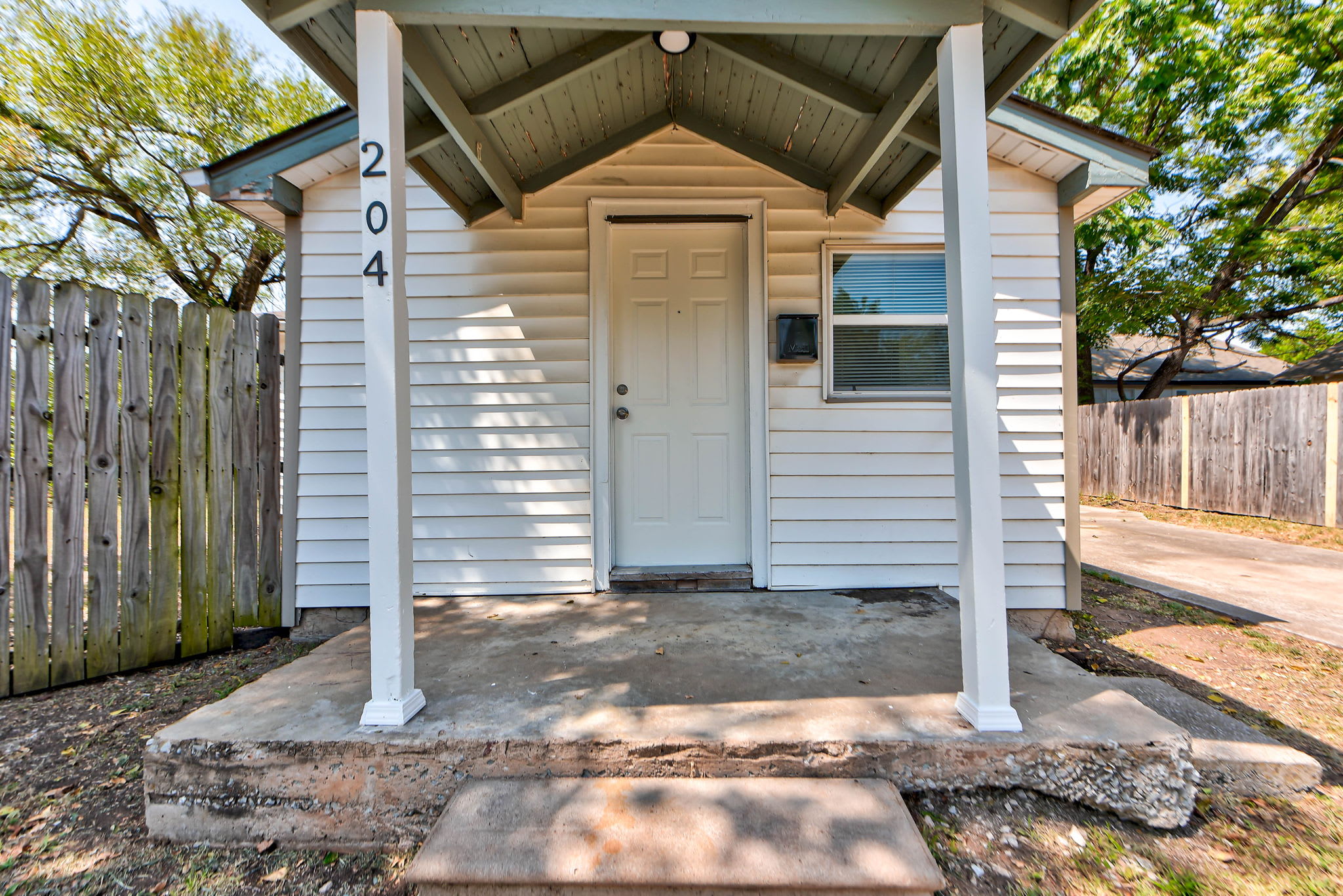 204 South Stewart Avenue – photo 1