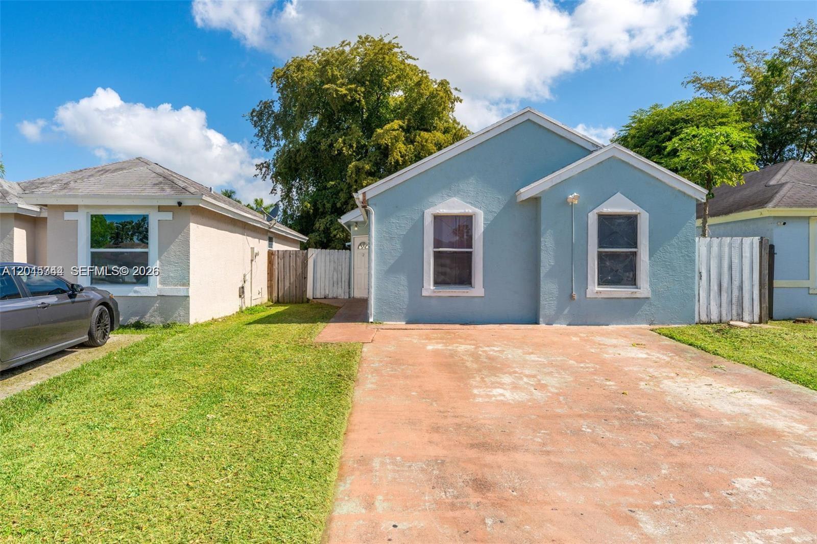768 Southwest 9th Street – photo 1