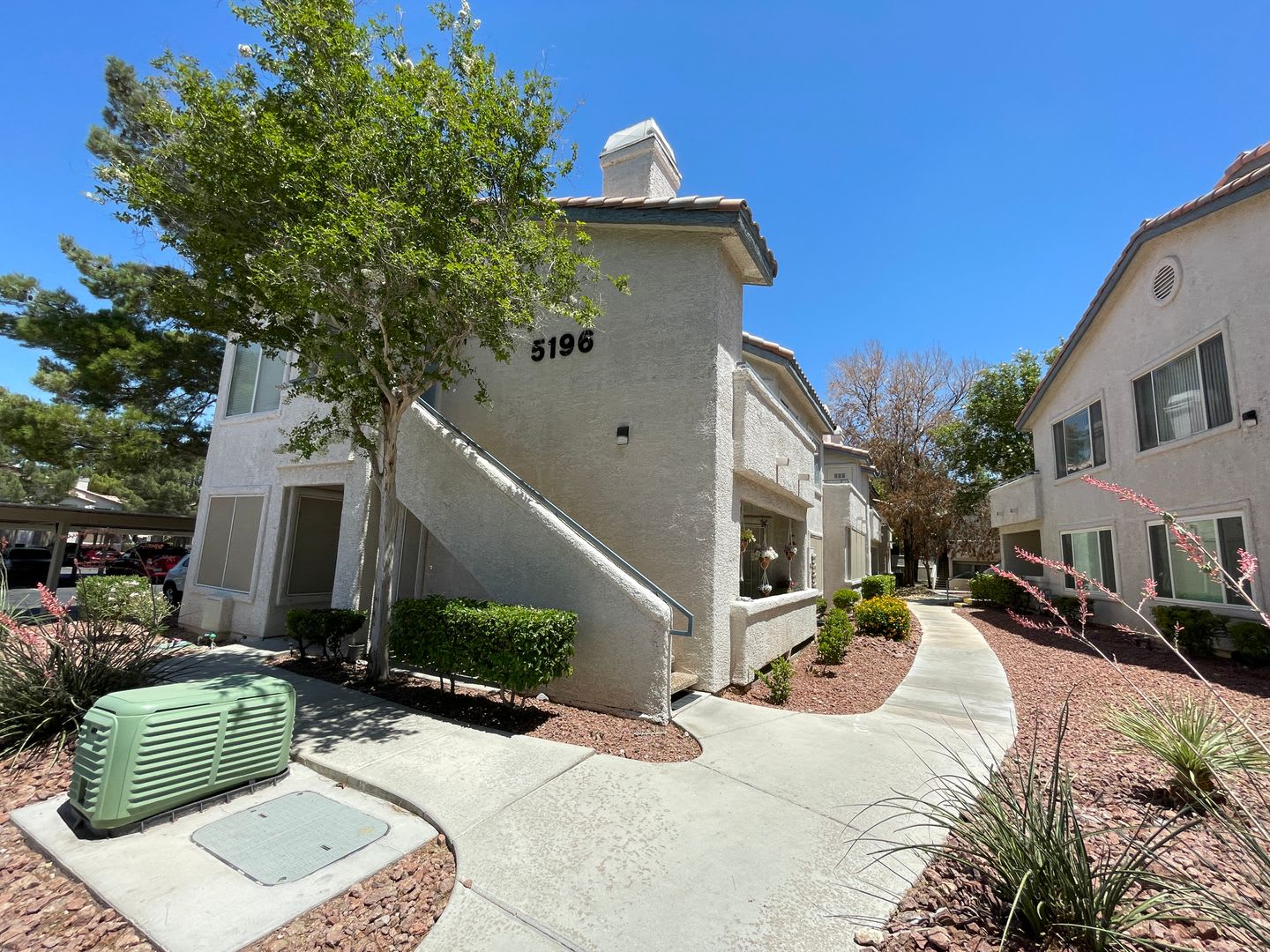 Awesome one bedroom one bath condo – photo 1