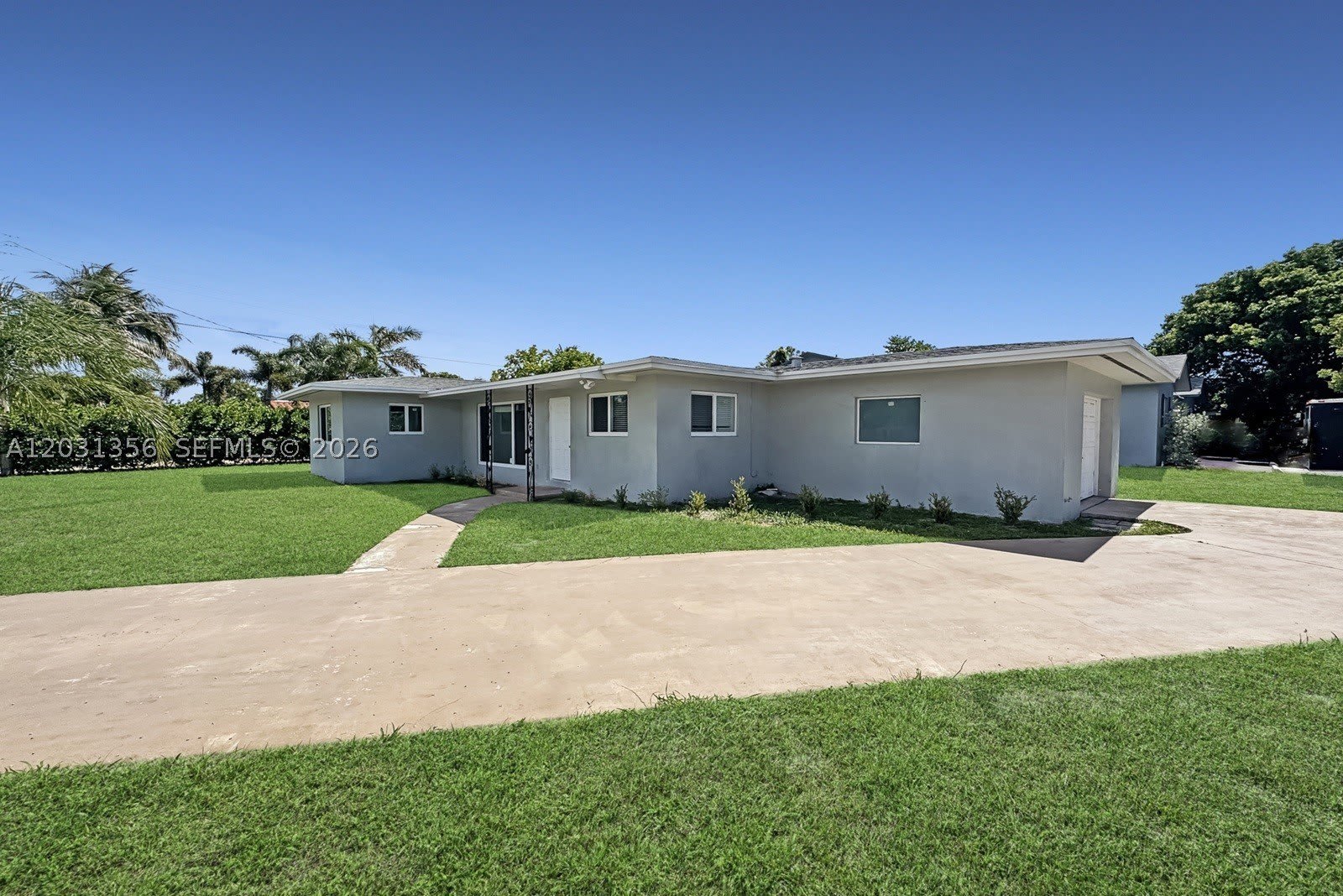 231 NE 16th Ave – photo 1