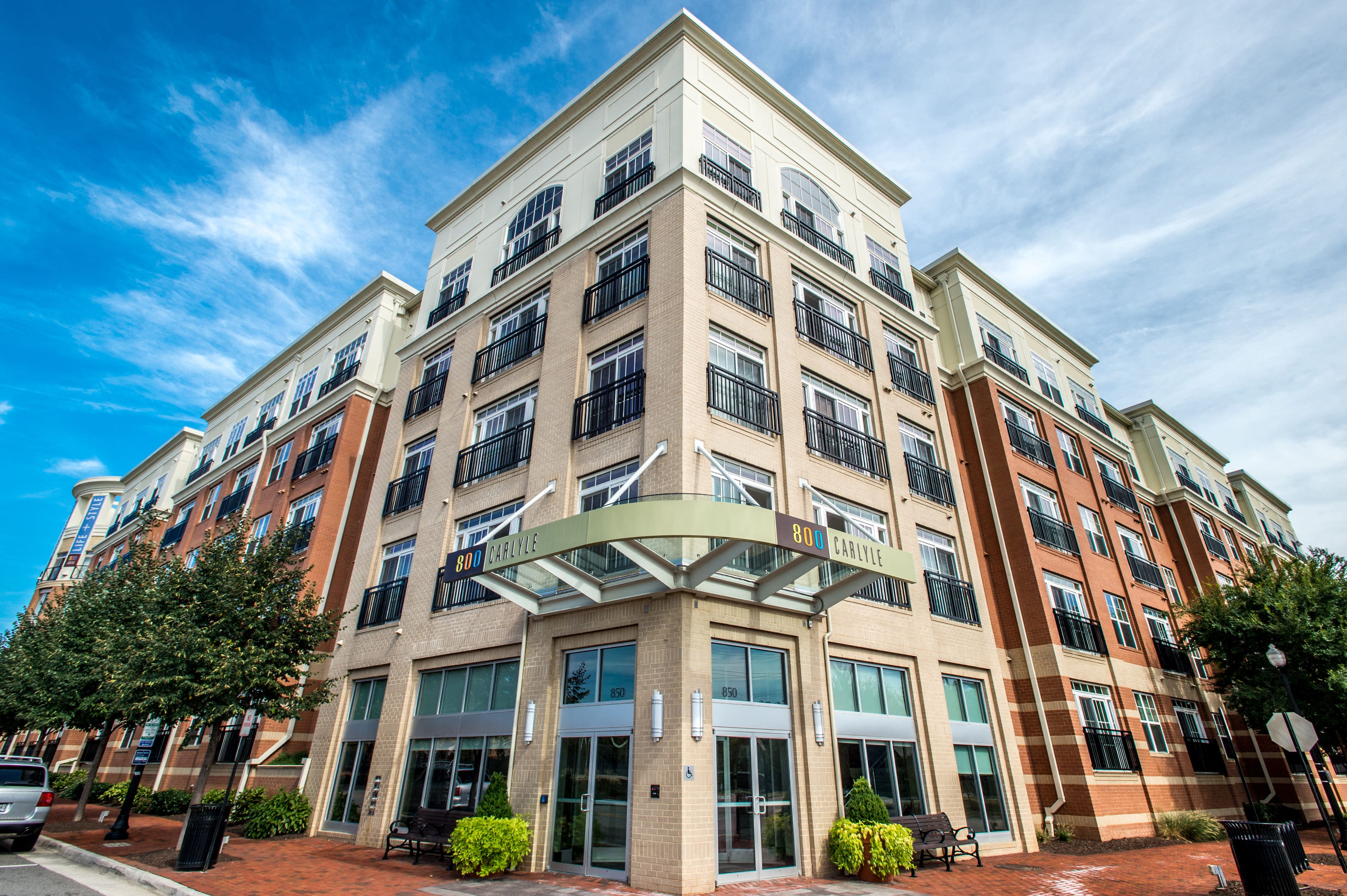800 Carlyle – photo 1