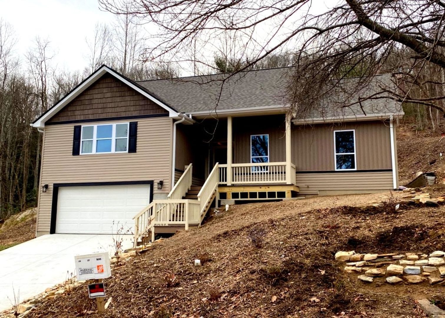 Laurel Park Spacious Home – photo 1 of 23