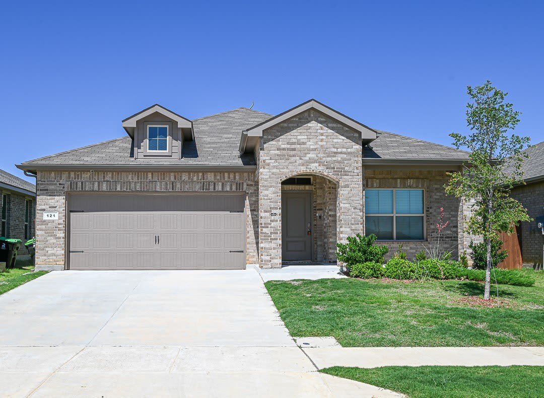 121 Hollytree Lane – photo 1 of 13