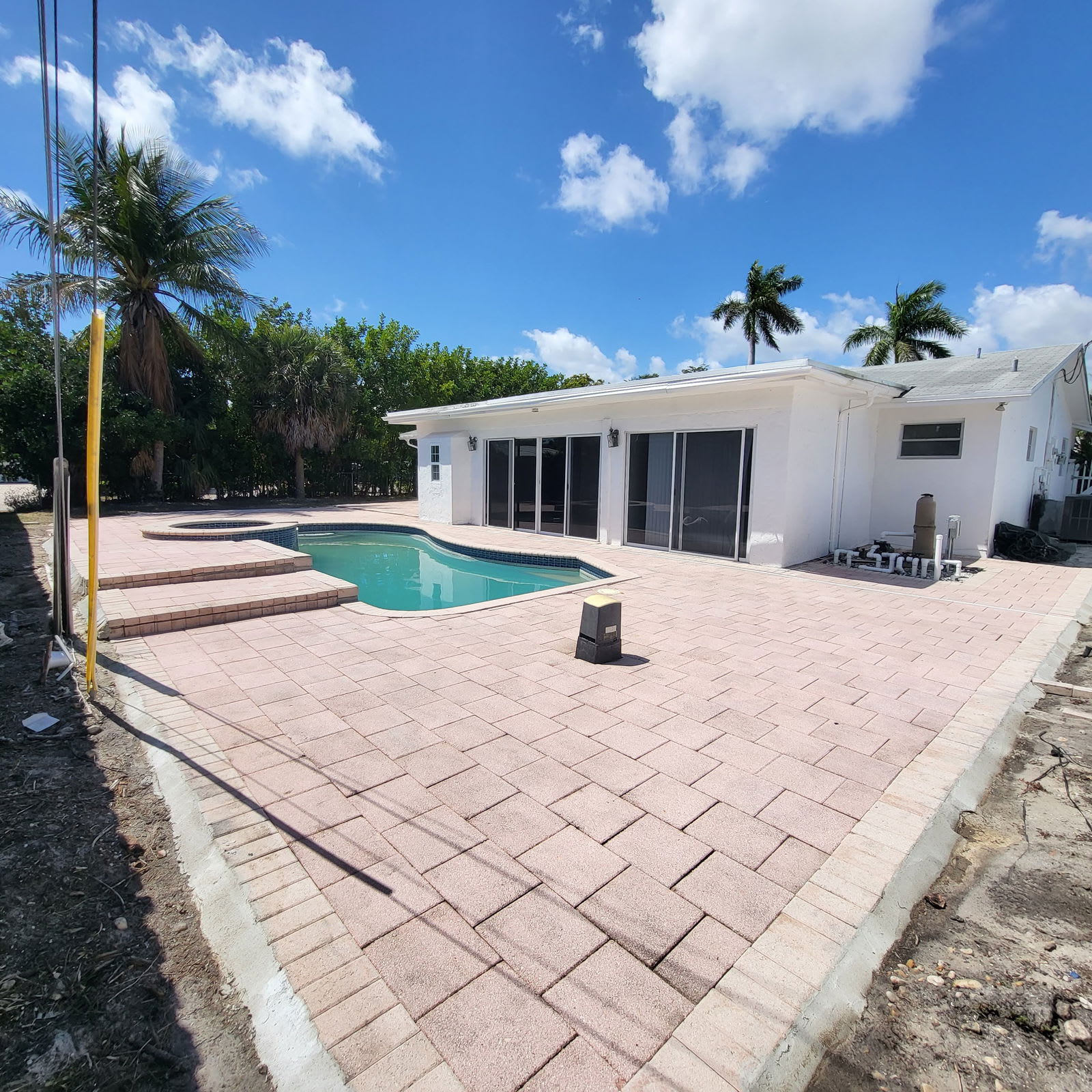 5700 Northeast 20Th Avenue – photo 1