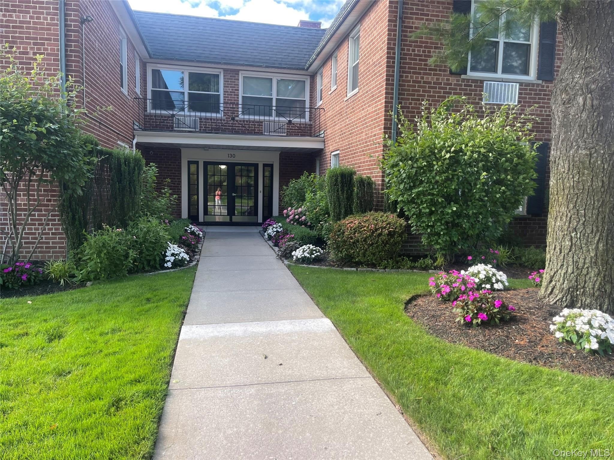 130 S Park Avenue – photo 1 of 12