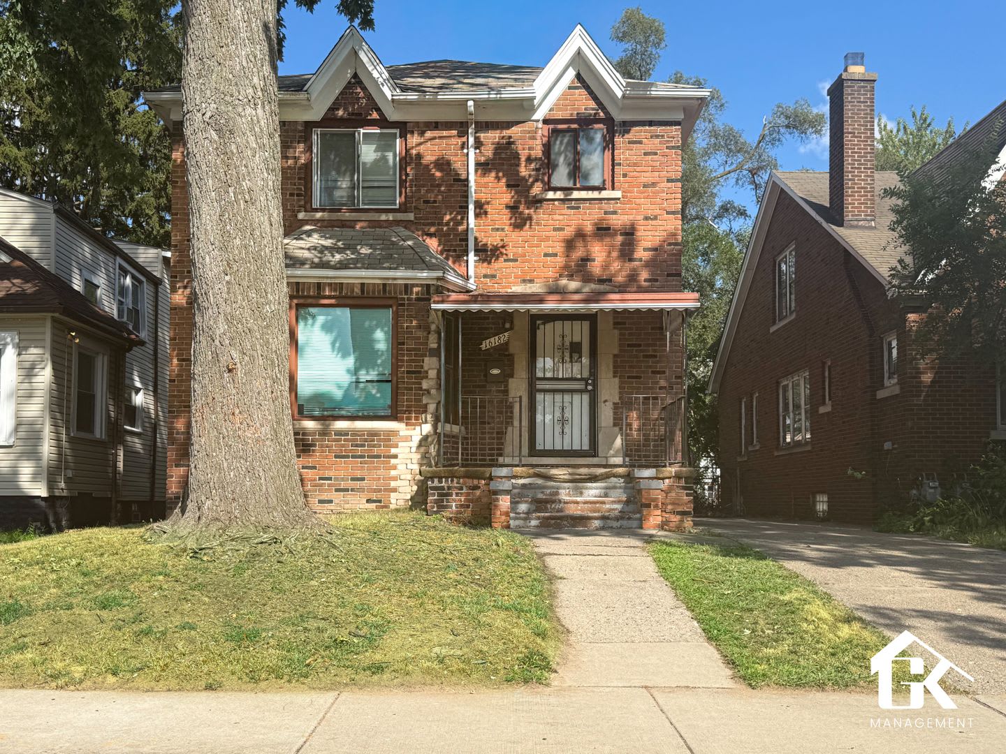 AVAILABLE NOW Home in University District 1451 sq ft Westside 3bd/1.5ba – photo 1