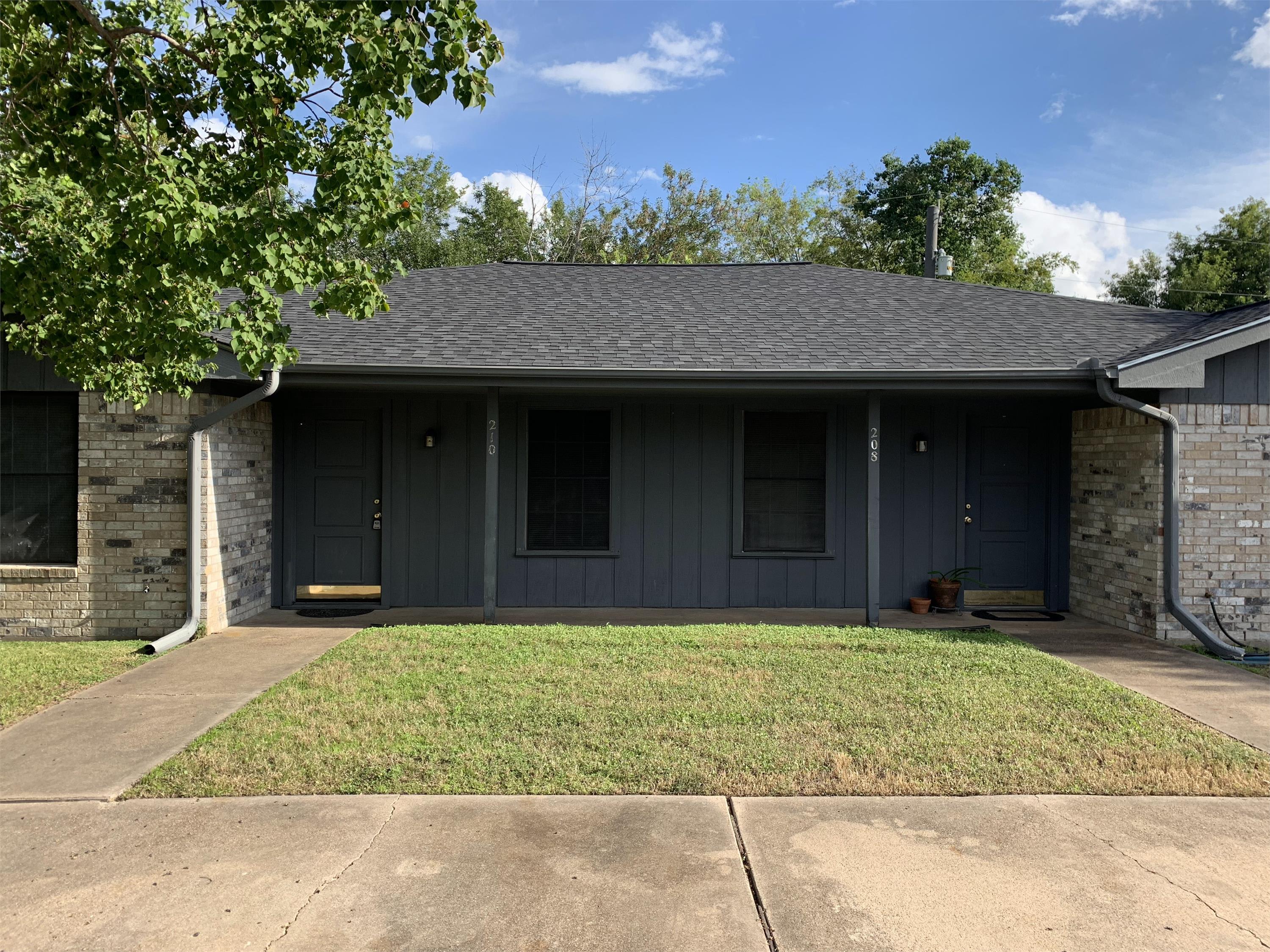 208-210 Yale Ct – photo 1