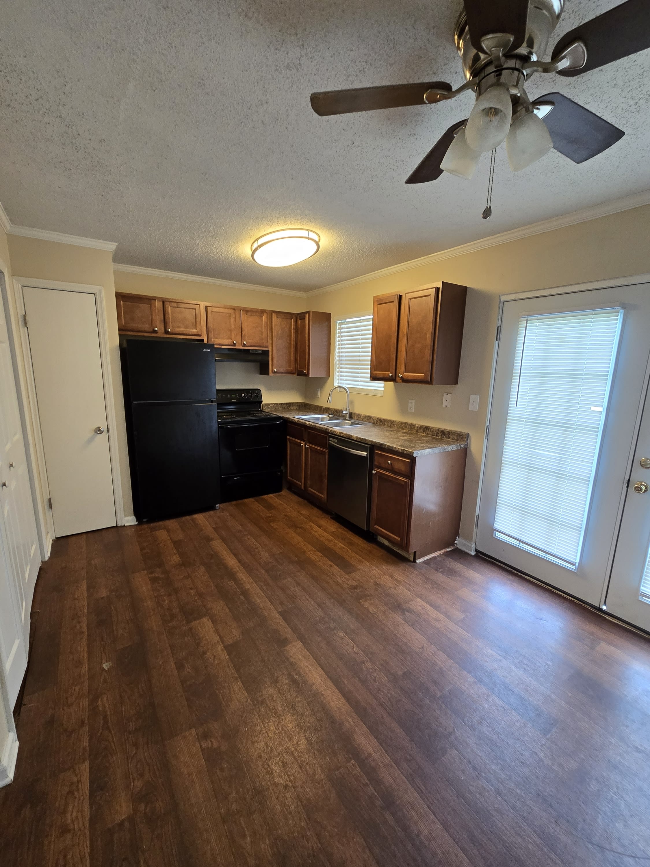 304 Hollingsworth Avenue – photo 1 of 153