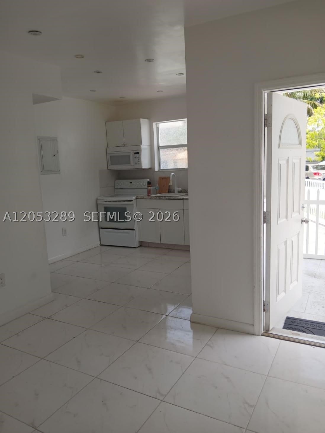 2311 NE 135 Th Ter – photo 1