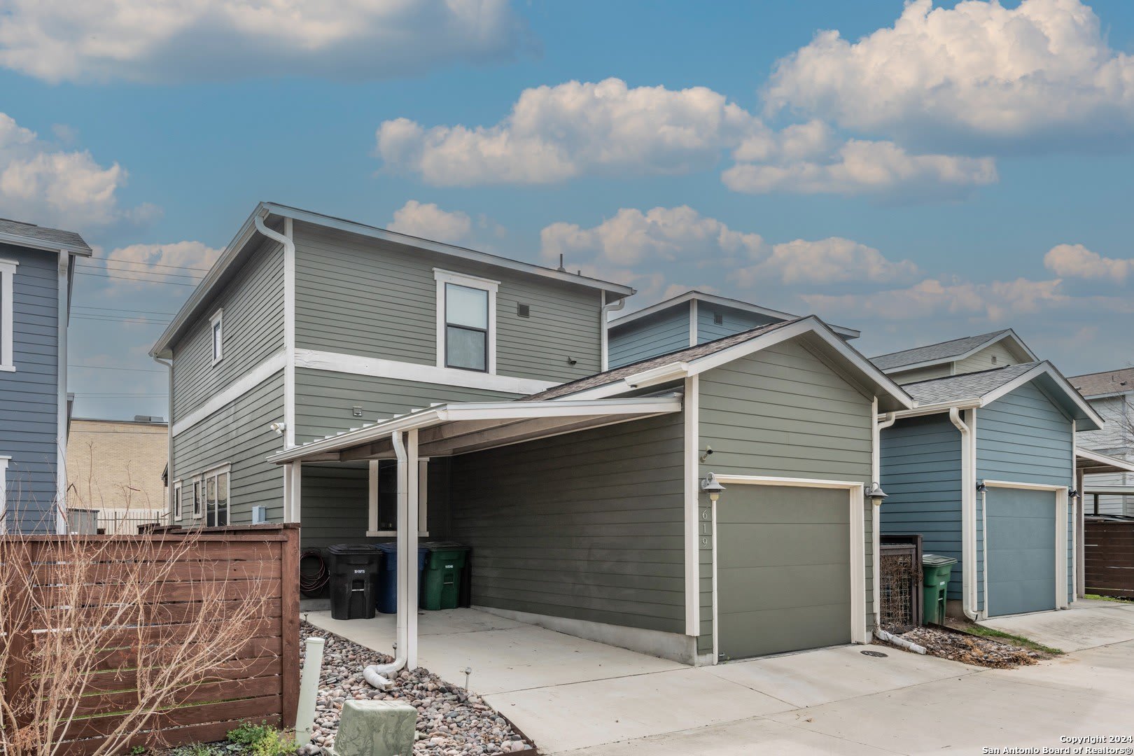 619 Burleson St – photo 1