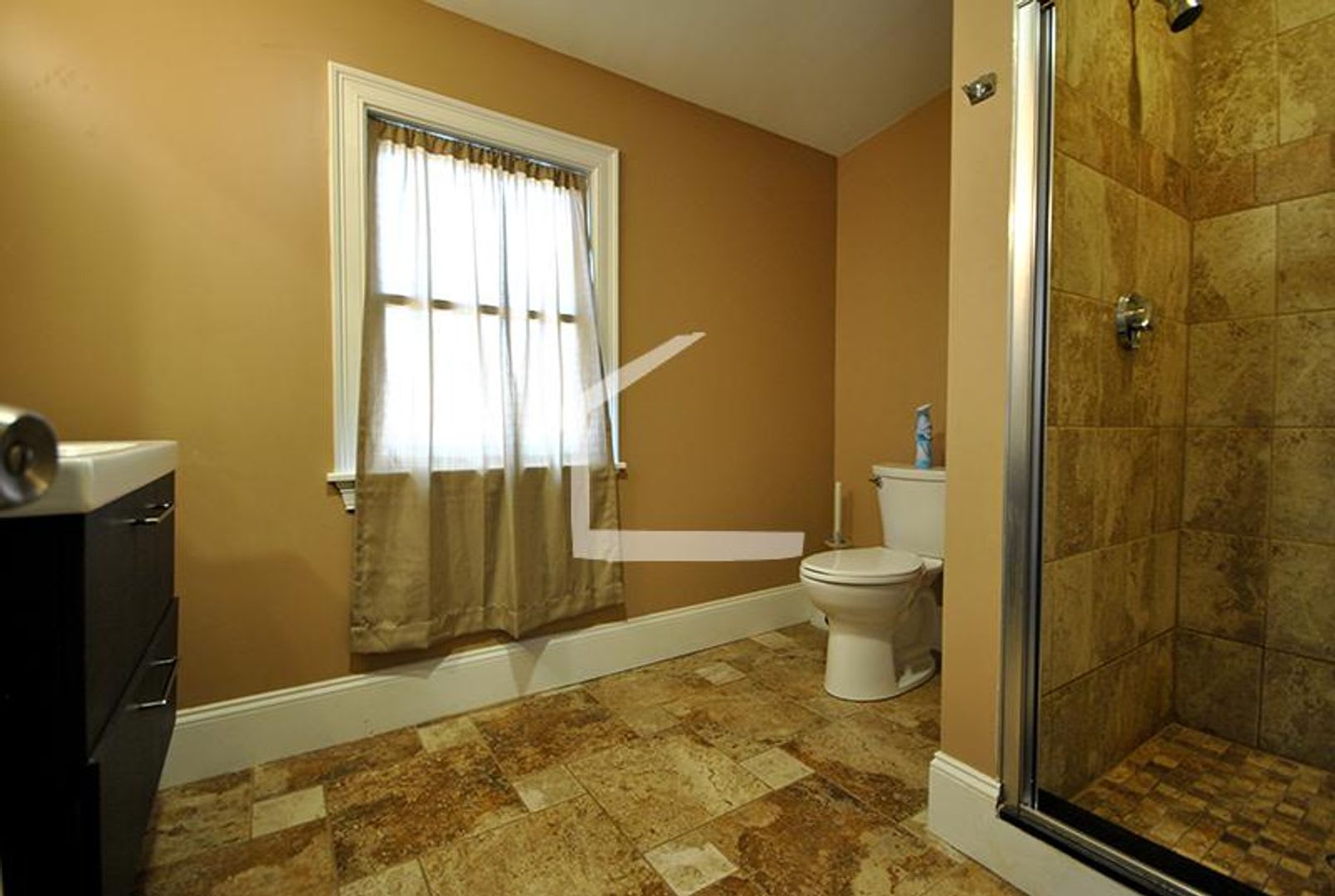 HUge 5 bed in allston – photo 1