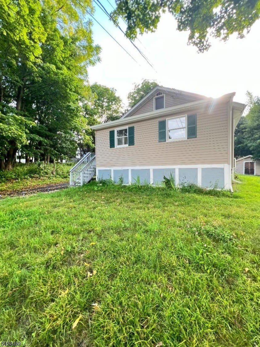 285 Rutherford Ave – photo 1 of 16