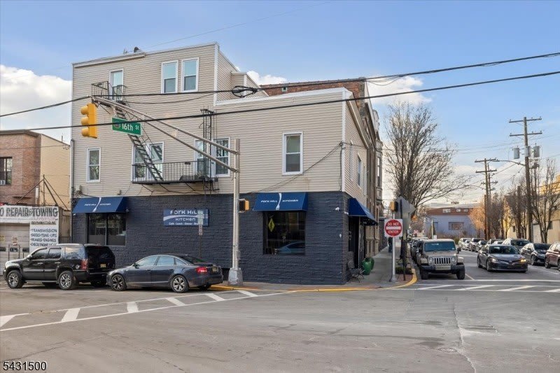 201 16Th St – photo 1