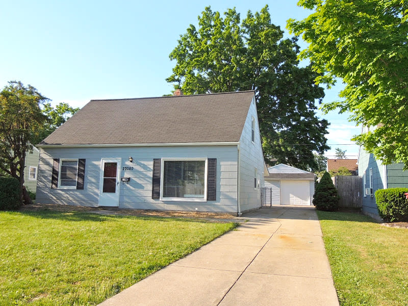 Recently Completely Renovated 4 Bed 2 Bath Cape Cod For Rent – photo 1