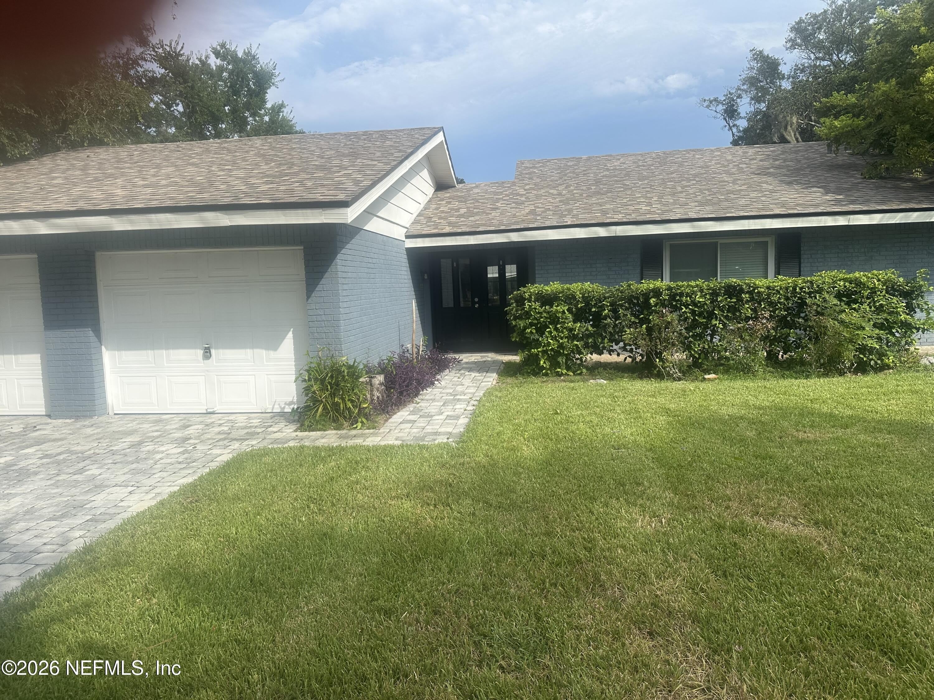112 GRANADA Lane – photo 1 of 8