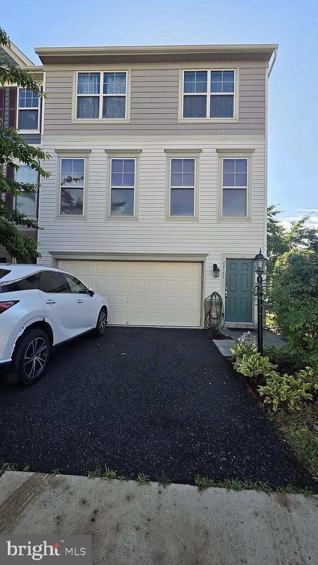 22167 BREITLING Terrace – photo 1 of 23