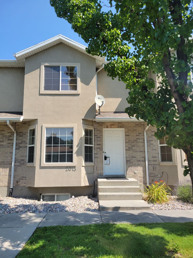 Huge Townhome in coveted East Cottonwood Heights! – photo 1 of 24