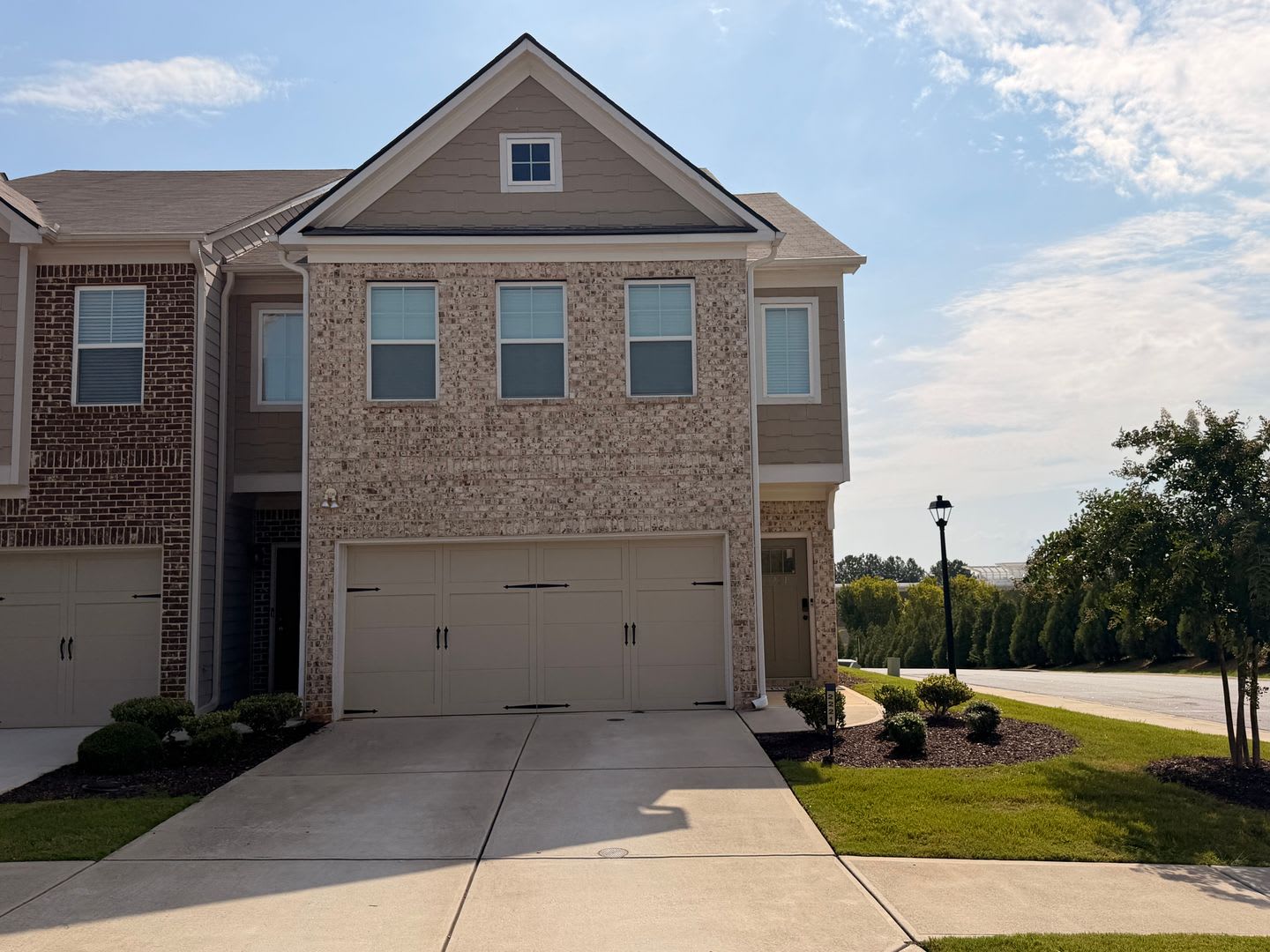 Elegant Lithonia 3 Bedroom 2.5 bath with Fenced backyard! – photo 1
