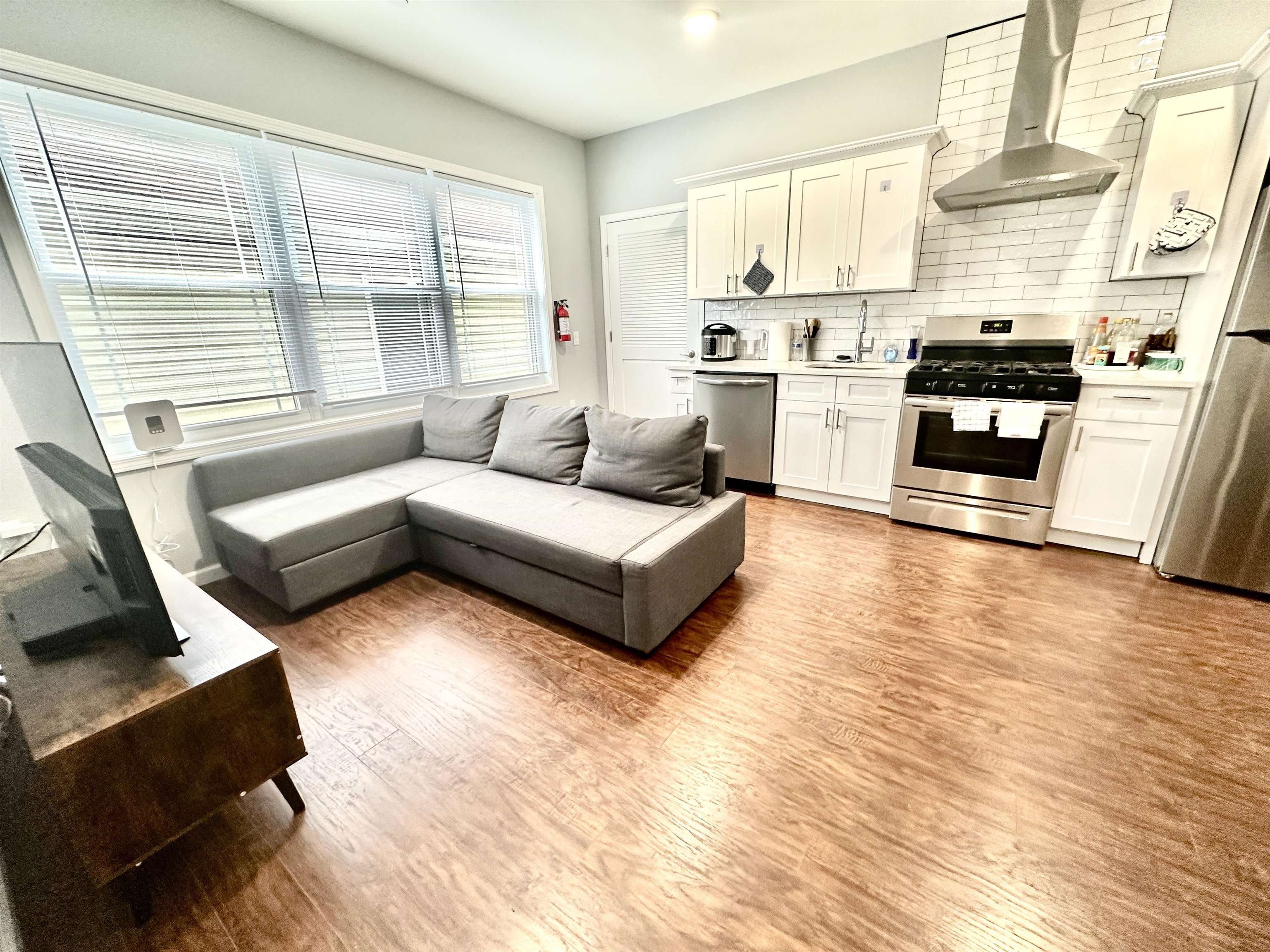 40 VROOM ST – photo 1