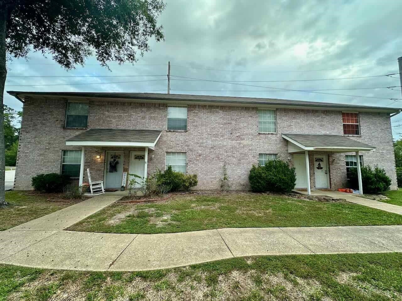 527 N Village Creek Parkway – photo 1 of 17
