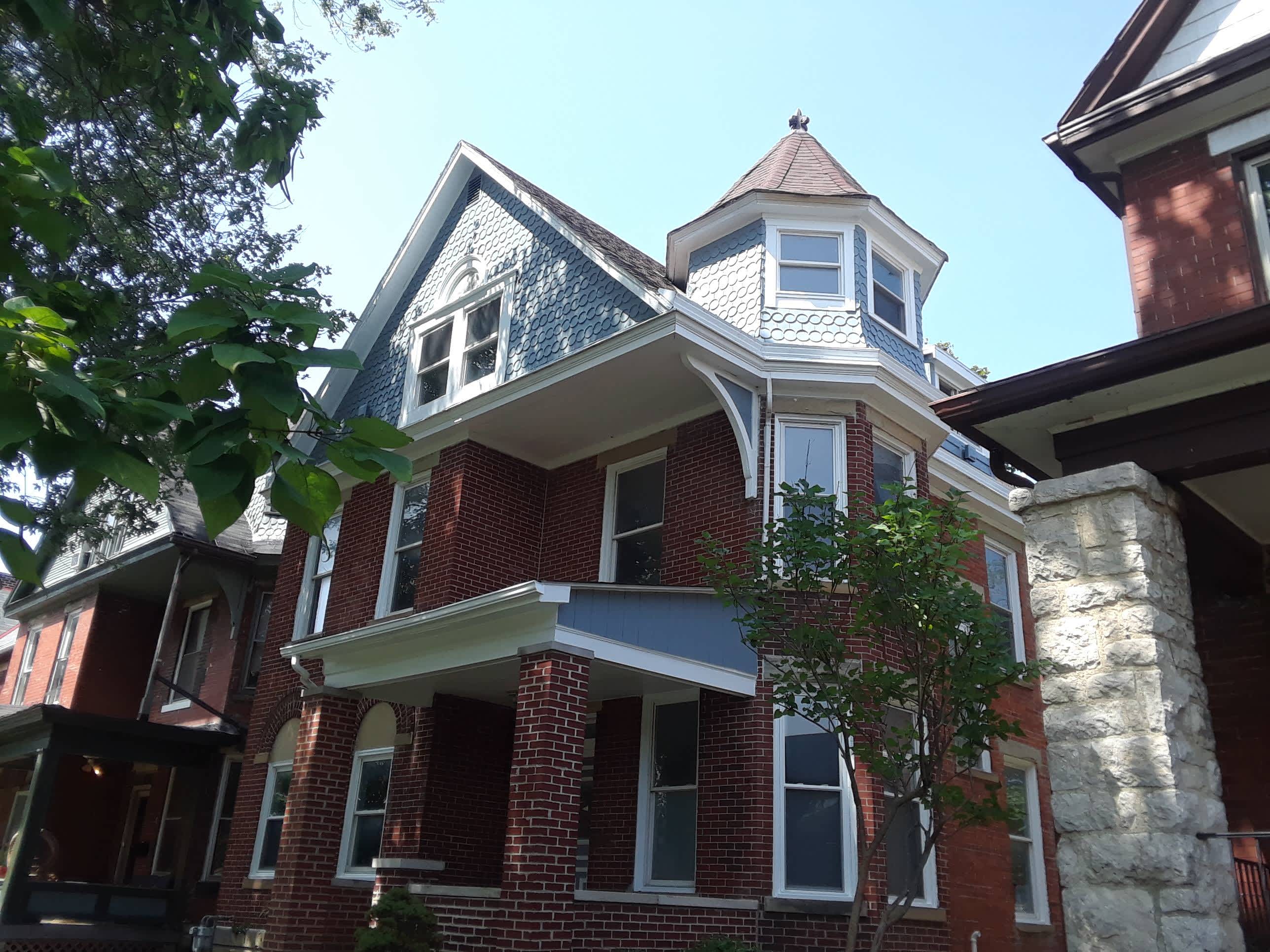 390 East Oakland Avenue – photo 1 of 11