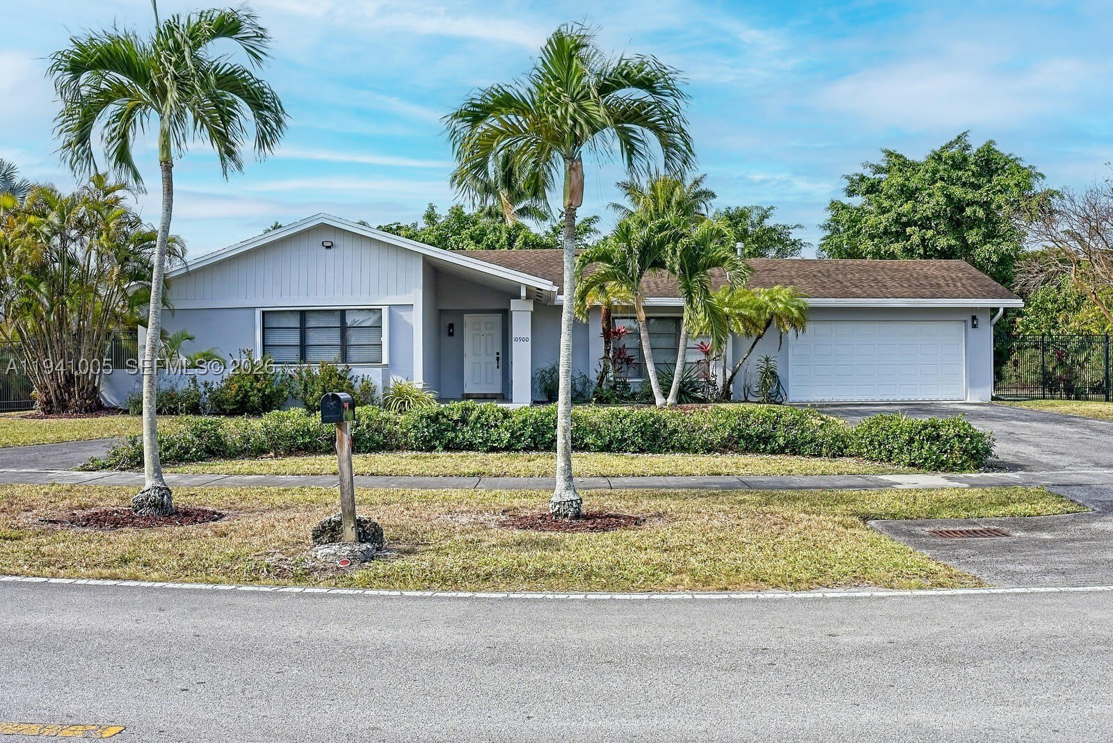 10900 SW 124th Rd – photo 1