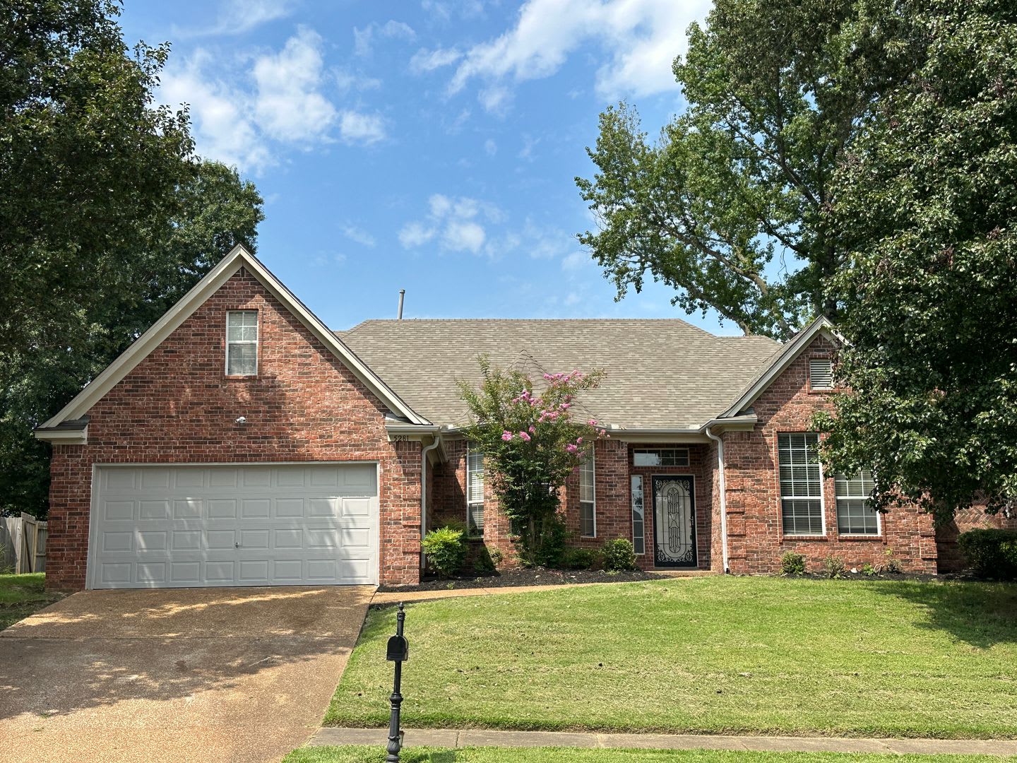 Spacious 5Br 3Ba Arlington Home With Flexible Living Space Fenced Yard Carpet Only In Bedrooms Newly Painted – photo 1 of 49