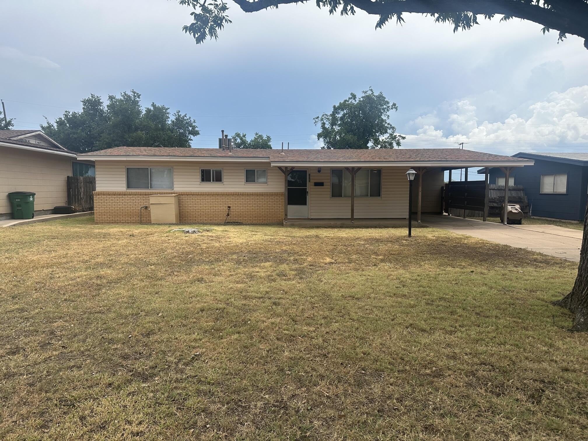 135 Oakwood Street – photo 1
