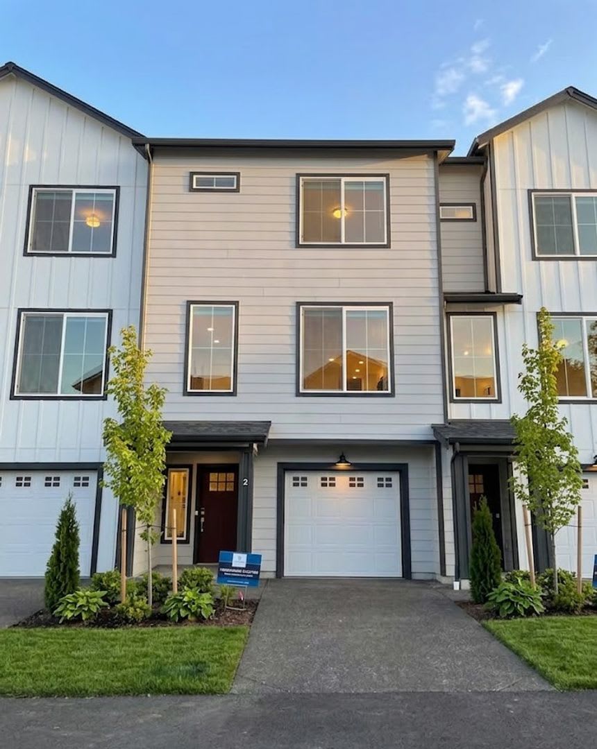 Modern Lake Stevens Townhome with A/C &amp; 2-Car Garage – photo 1 of 18