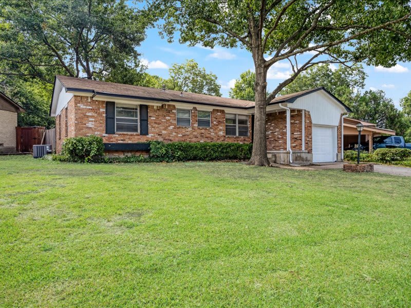 1924 Jones Circle – photo 1 of 170