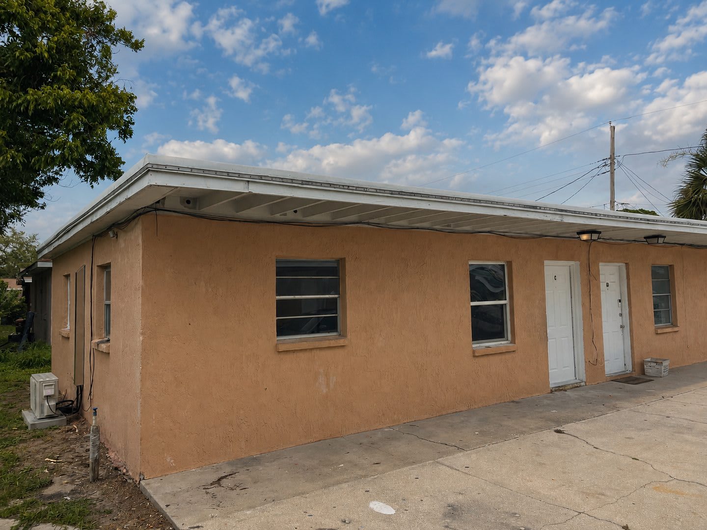 Nice 2BR/1BA Duplex Near Schools in Winter Haven! – photo 1